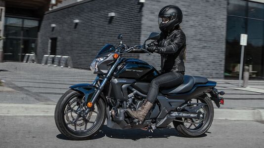 Honda-ctx700n-motorcycle-review-specs-ctx-700-bike-dct-automatic-ctx700-cruiser-naked-10.jpg